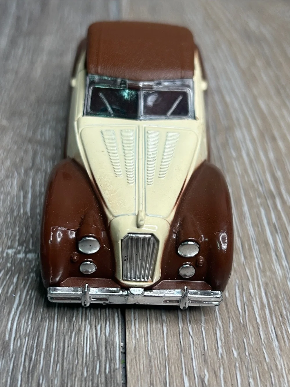Vintage Classic Diecast Car Two-Tone Cream Brown No. 8803